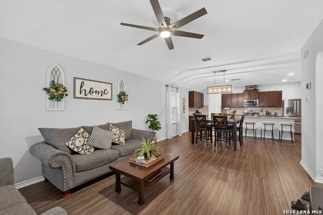906 Red Crossbill San Antonio, TX 78253