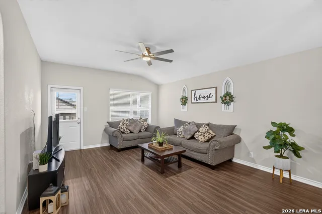 906 Red Crossbill San Antonio, TX 78253