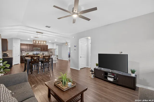 906 Red Crossbill San Antonio, TX 78253