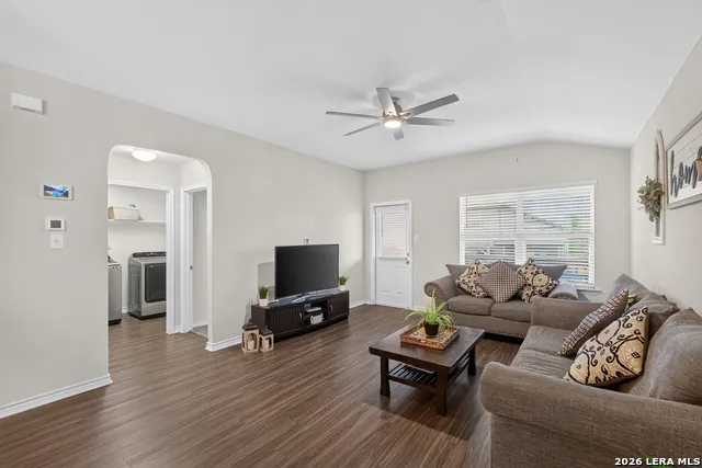 906 Red Crossbill San Antonio, TX 78253