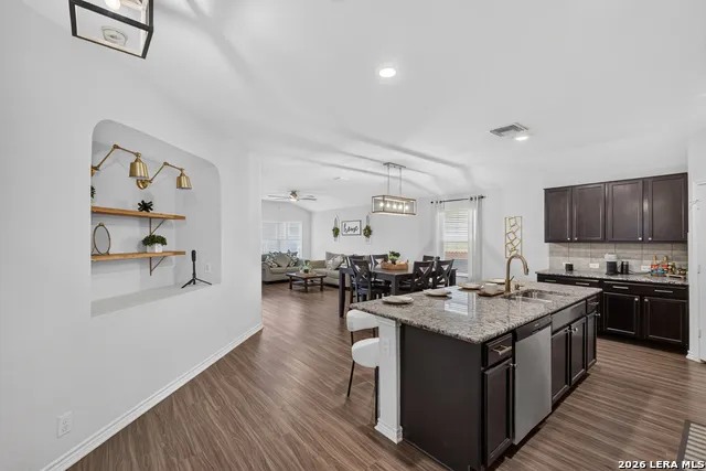 906 Red Crossbill San Antonio, TX 78253