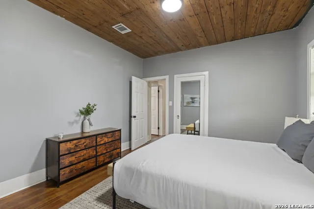 1311 W French Pl San Antonio, TX 78201