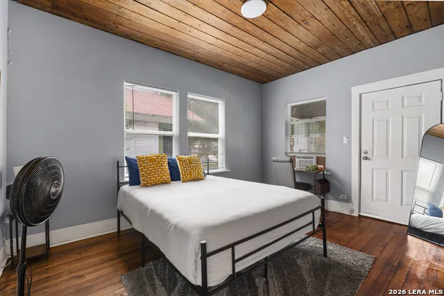 1311 W French Pl San Antonio, TX 78201