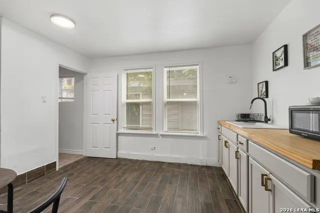 1311 W French Pl San Antonio, TX 78201