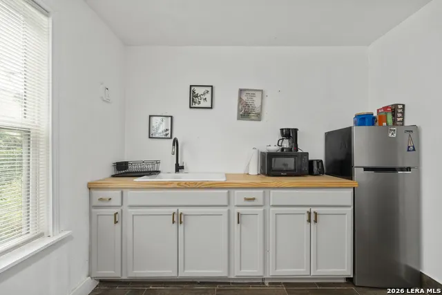 1311 W French Pl San Antonio, TX 78201