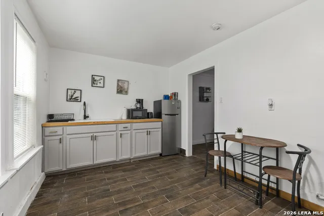 1311 W French Pl San Antonio, TX 78201
