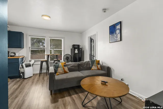 1311 W French Pl San Antonio, TX 78201