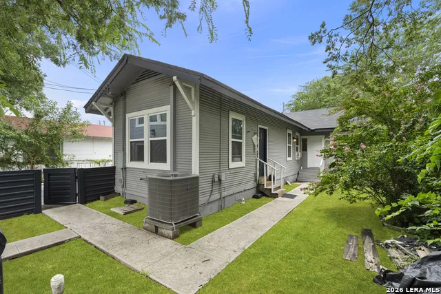 1311 W French Pl San Antonio, TX 78201