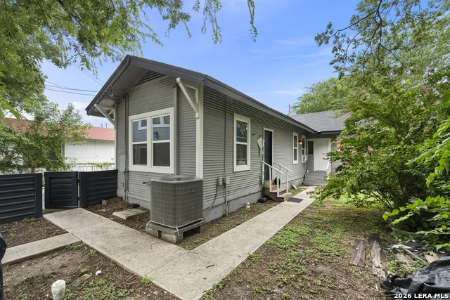 1311 W French Pl San Antonio, TX 78201