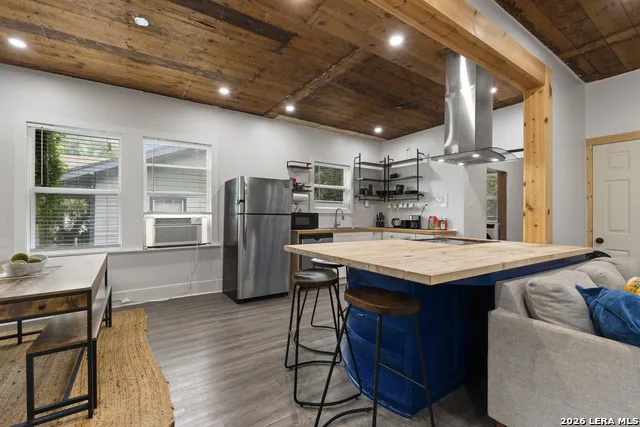 1311 W French Pl San Antonio, TX 78201