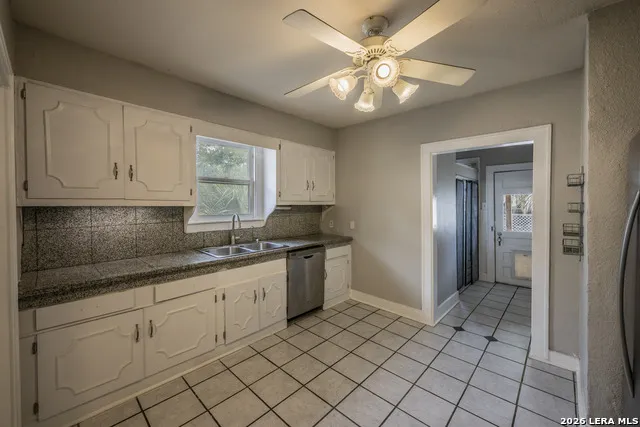 301 FURR DR San Antonio, TX 78201