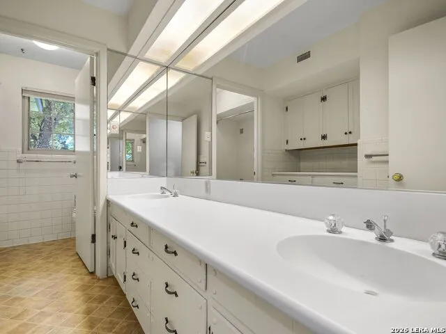 134 Meadowood Lane San Antonio, TX 78216