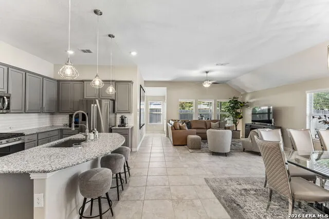 8512 REGUSCI GRV Boerne, TX 78015