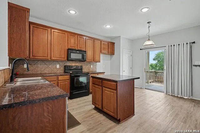162 CARDINAL WAY San Antonio, TX 78253