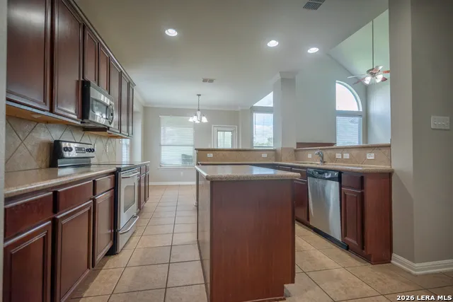 145 BRUSH TRAIL LN Cibolo, TX 78108