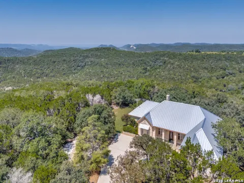 403 DEEP HOLLOW DR