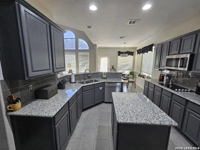 9815 SELBOURNE LN San Antonio, TX 78251