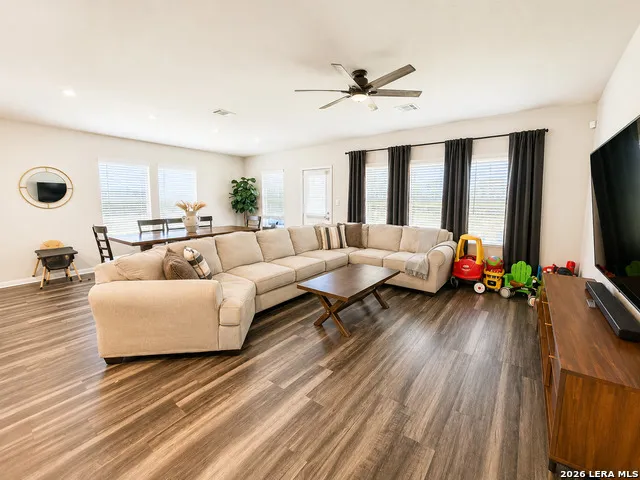 5549 Black Walnut Bulverde, TX 78163