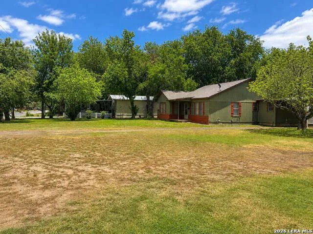 1117 30TH ST Hondo, TX 78861
