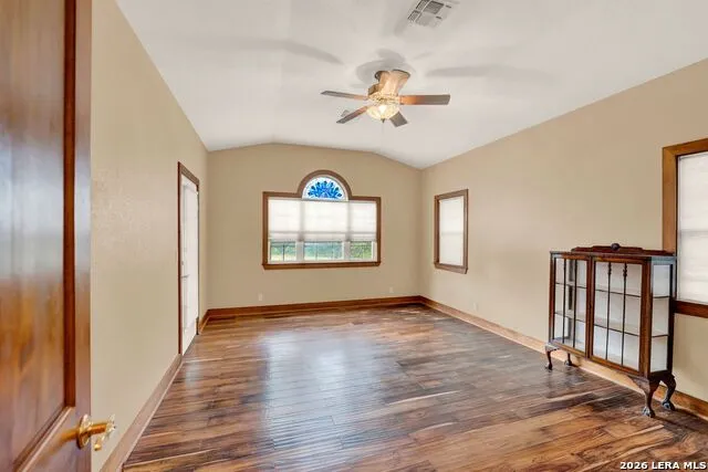 181 SETTLERS CIR Bandera, TX 78003