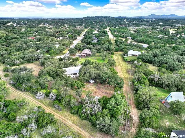 181 SETTLERS CIR Bandera, TX 78003