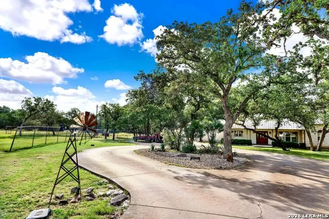 181 SETTLERS CIR Bandera, TX 78003