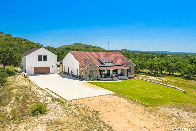 147 Gray Wolf Blanco, TX 78606