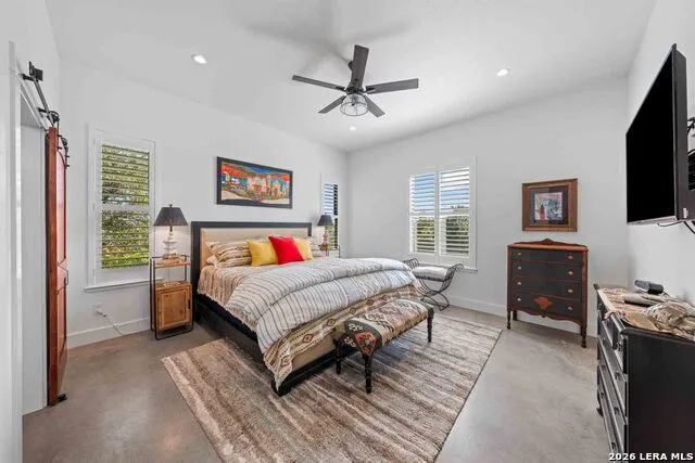 147 Gray Wolf Blanco, TX 78606