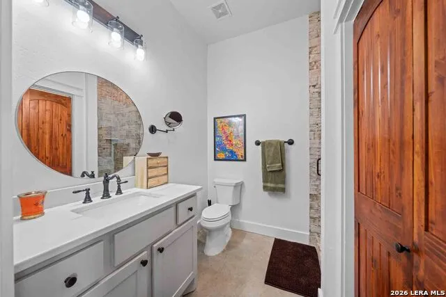 147 Gray Wolf Blanco, TX 78606