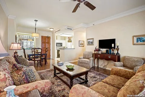 1 Towers Park Ln #810