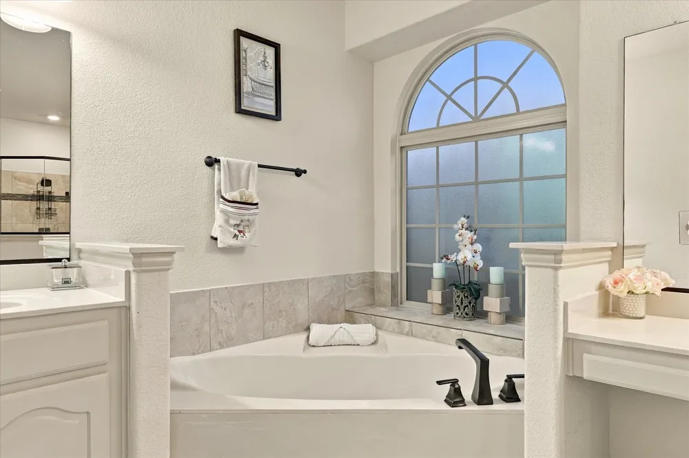 2912 Alta Grand Prairie, TX 75054