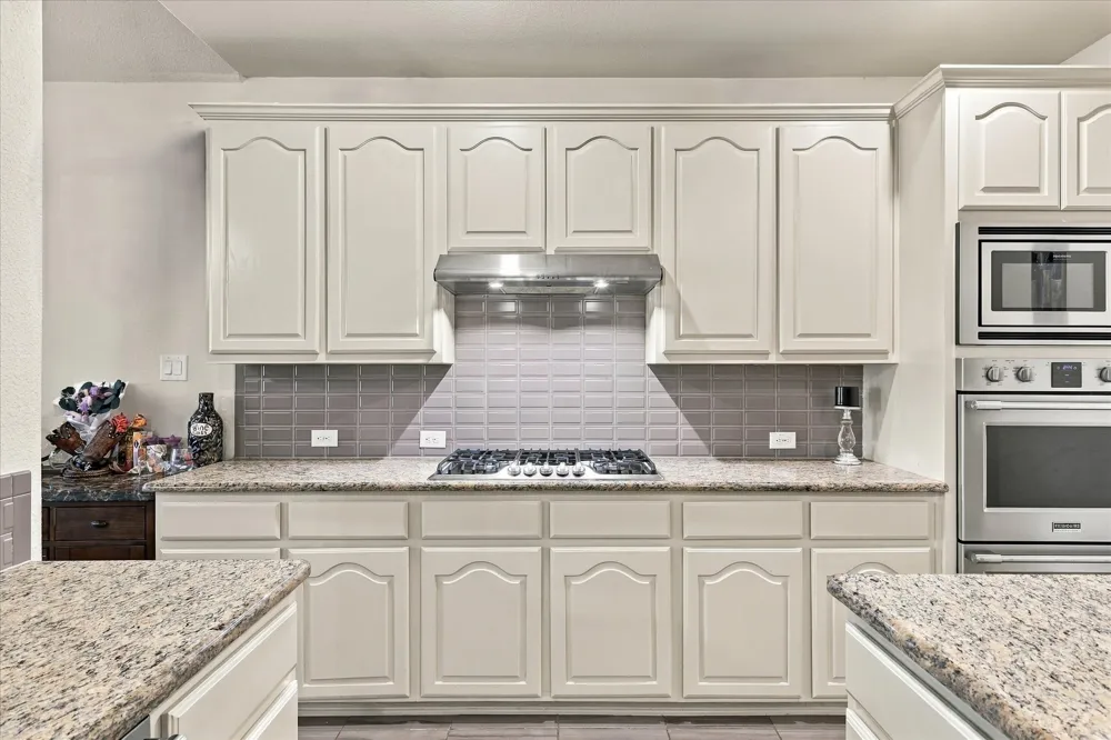 2912 Alta Grand Prairie, TX 75054
