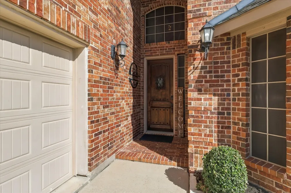 2912 Alta Grand Prairie, TX 75054