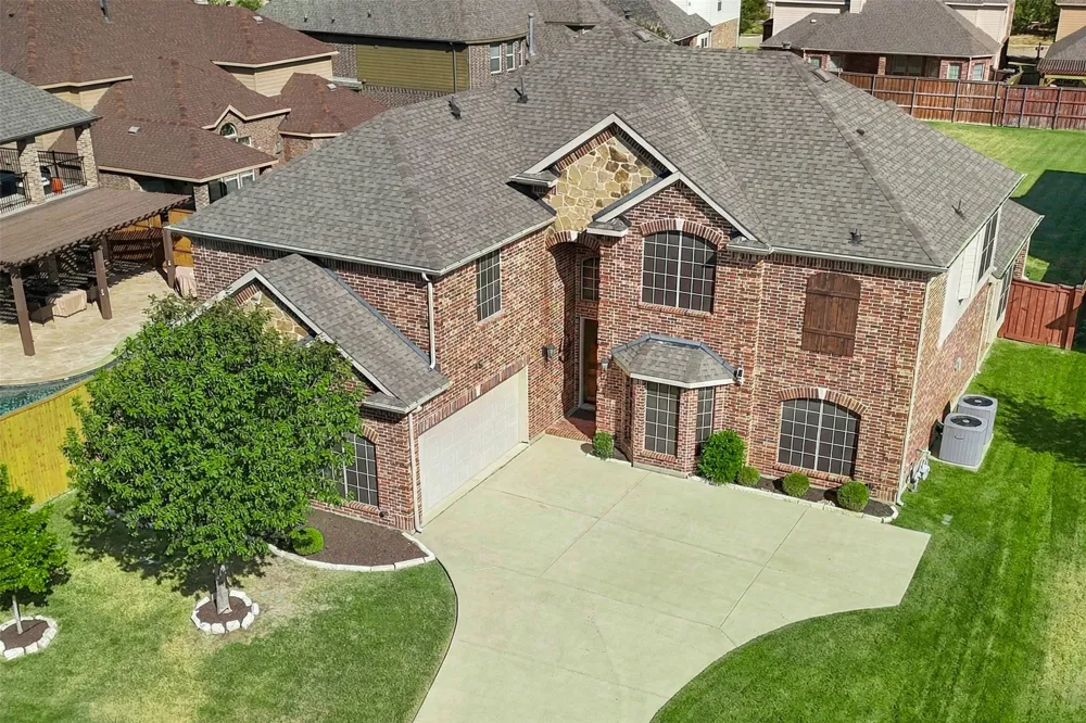 2912 Alta Grand Prairie, TX 75054