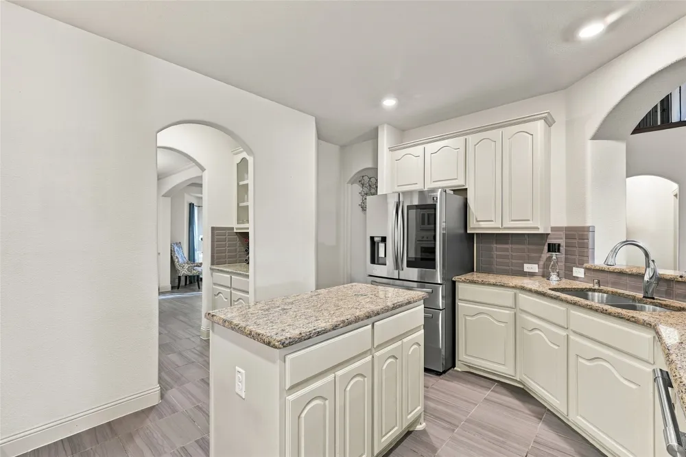 2912 Alta Grand Prairie, TX 75054