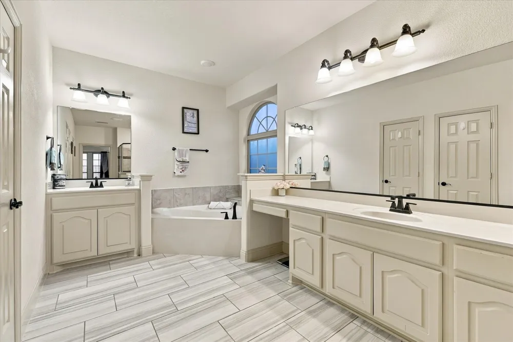 2912 Alta Grand Prairie, TX 75054