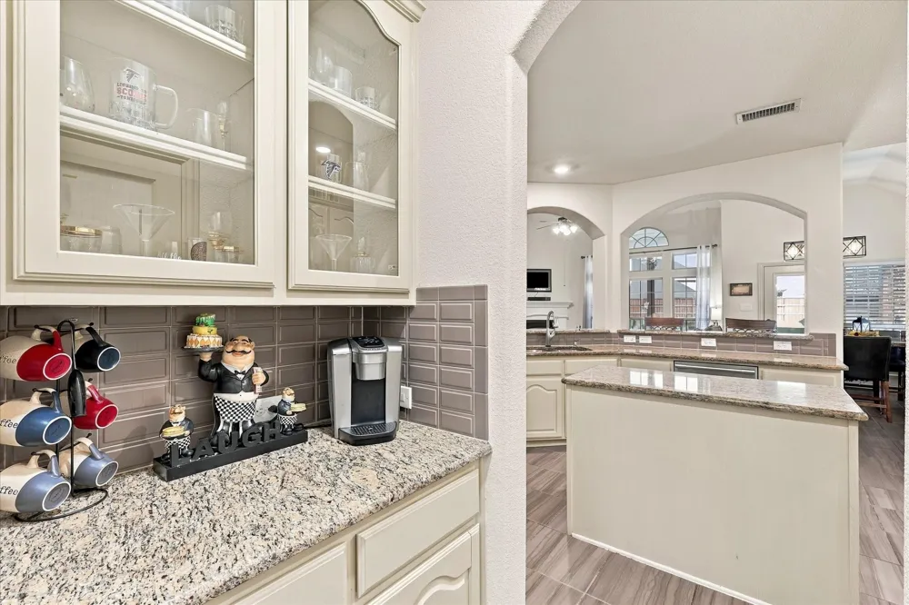 2912 Alta Grand Prairie, TX 75054