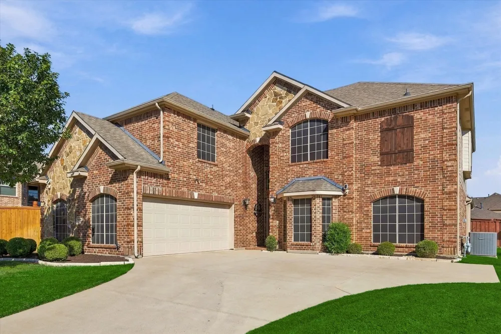 2912 Alta Grand Prairie, TX 75054