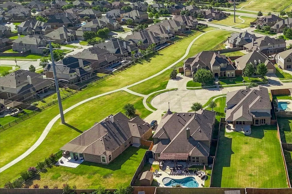 2912 Alta Grand Prairie, TX 75054