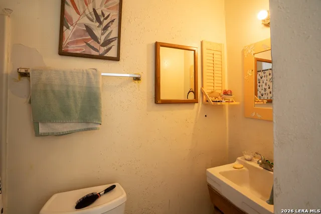 300/302 Koch Schertz, TX 78154