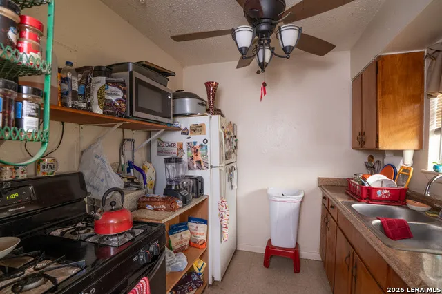 300/302 Koch Schertz, TX 78154