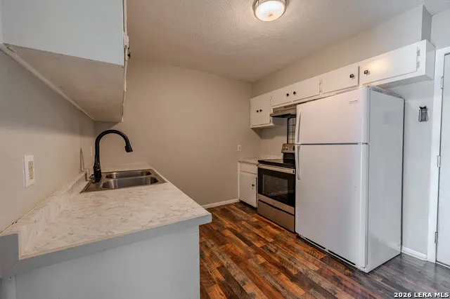 732 W ALICE AVE Kingsville, TX 78363