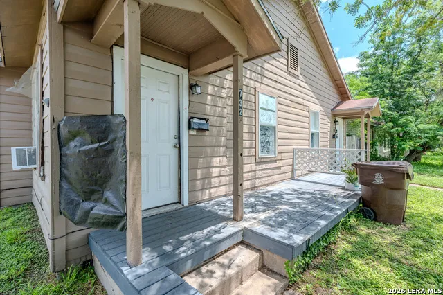 732 W ALICE AVE Kingsville, TX 78363