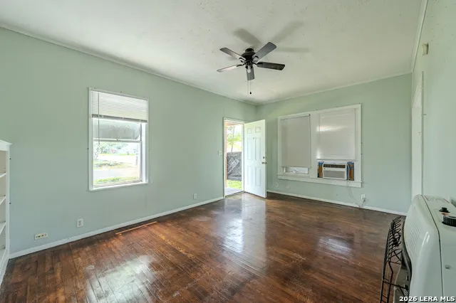 732 W ALICE AVE Kingsville, TX 78363