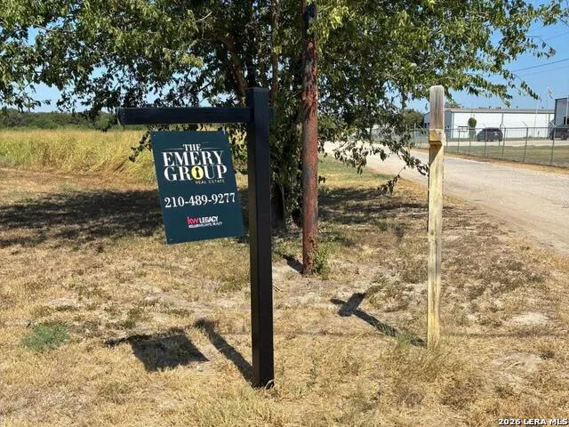 1886 E US Highway 90 Seguin, TX 78155