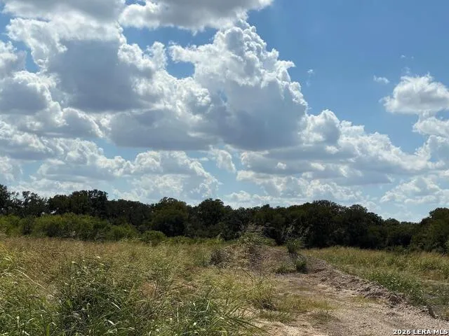 1886 E US Highway 90 Seguin, TX 78155
