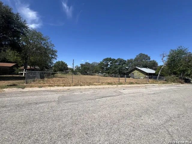409 Ave D Poteet, TX 78065