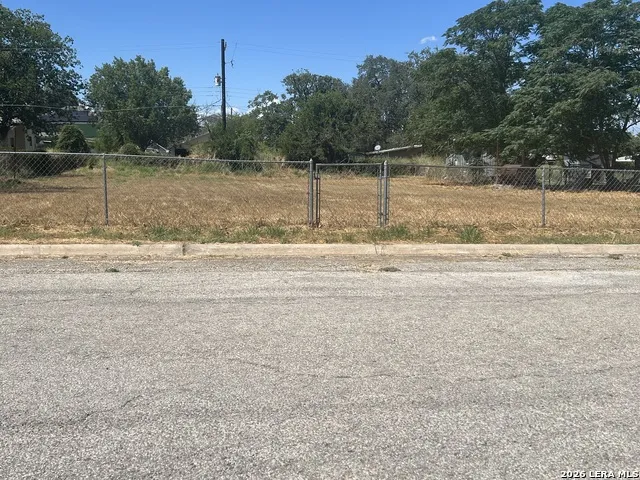 409 Ave D Poteet, TX 78065