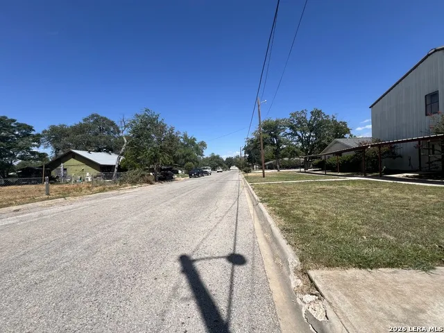 409 Ave D Poteet, TX 78065