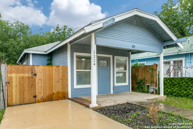 1324 E CARSON ST San Antonio, TX 78208